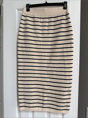 Pretty garden Sweater skirt- size small